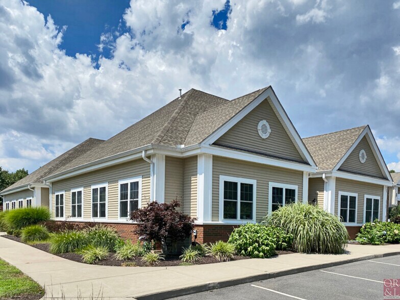More Photos Of 19 Kensington Ln, Rocky Hill Office For Lease