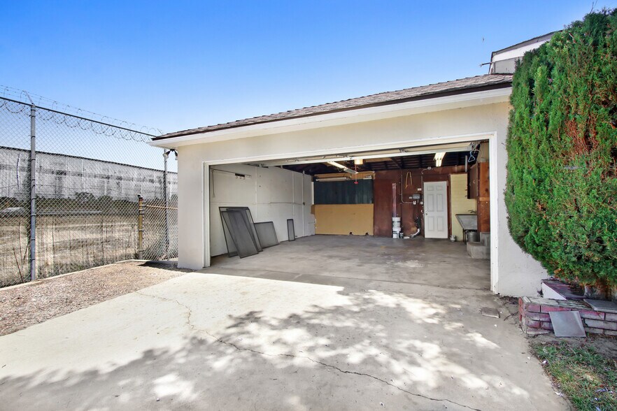 More Photos Of 3879 Dykes Ln, Riverside Apartments For Sale
