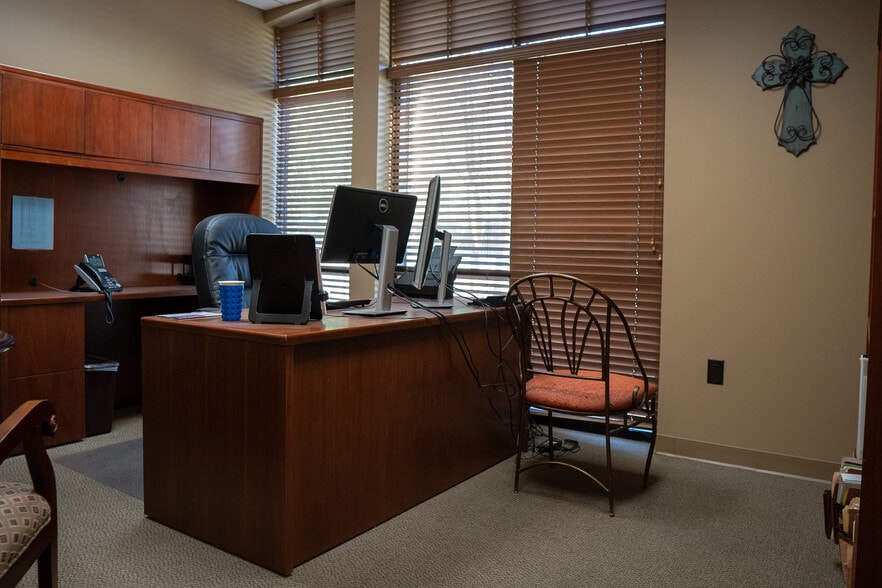 More Photos Of 602 Crescent Pl, Ridgeland Office For Lease