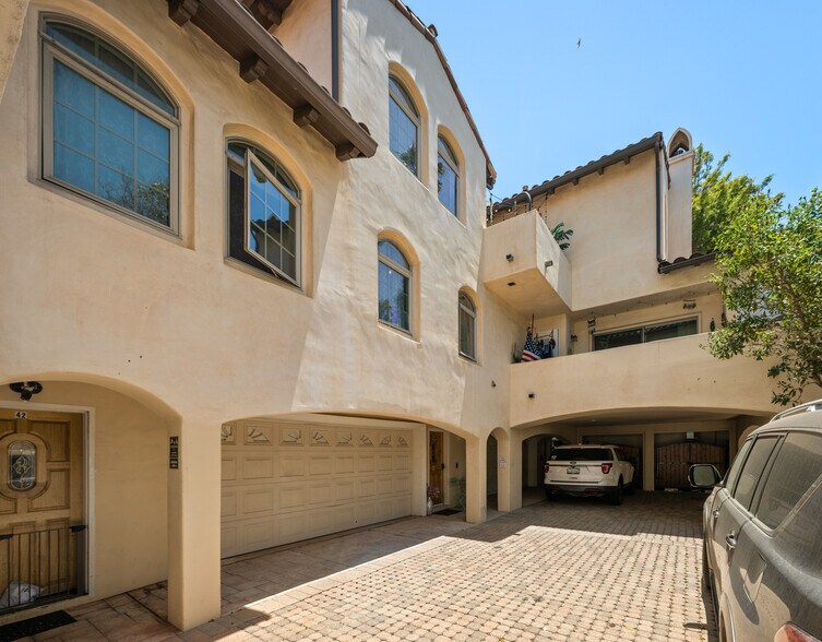 More Photos Of 42 E Thompson Blvd, Ventura Apartments For Sale