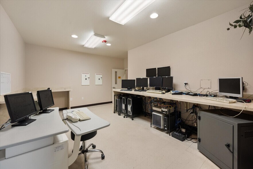 More Photos Of 306 Hospital Dr, Corsicana Rehabilitation Center For Sale