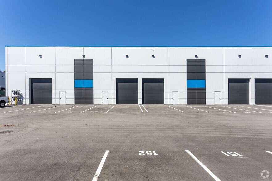 More Photos Of 6286 203 St, Langley Showroom For Lease