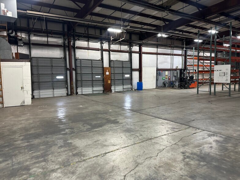 More Photos Of 1000-1008 Kieley Pl, Cincinnati Warehouse For Lease