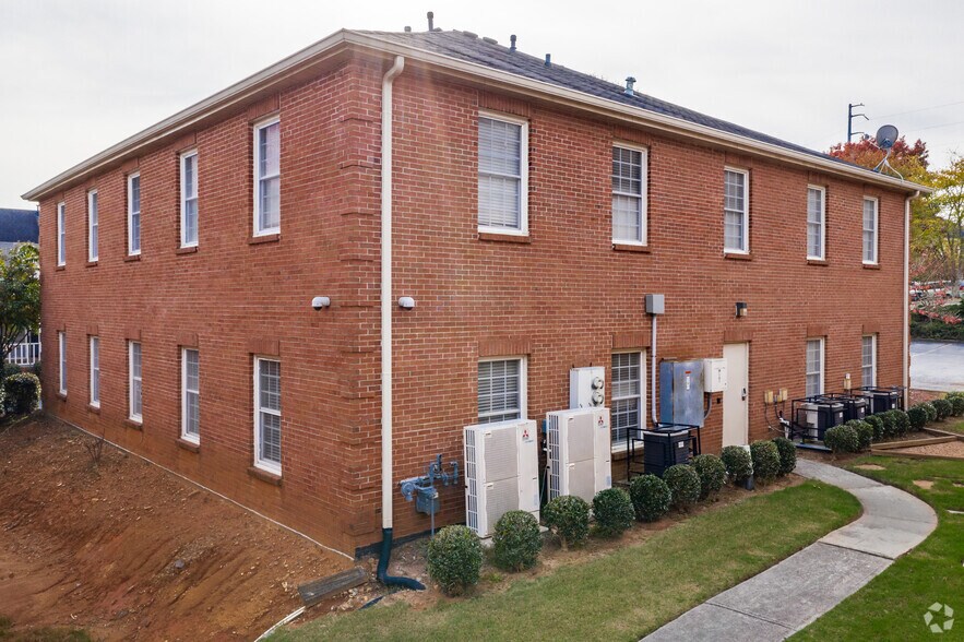 More Photos Of 2440 Sandy Plains Rd, Marietta Office For Lease