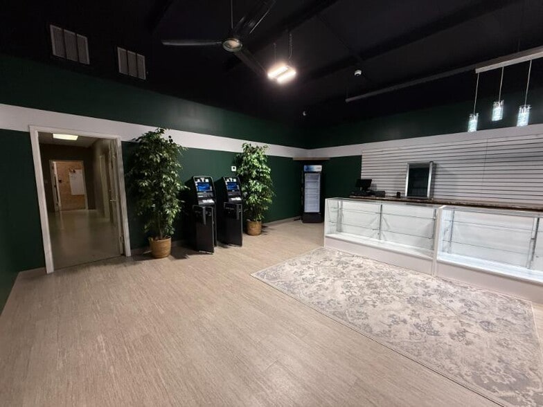 More Photos Of 794 E Main St, Tupelo Showroom For Sale