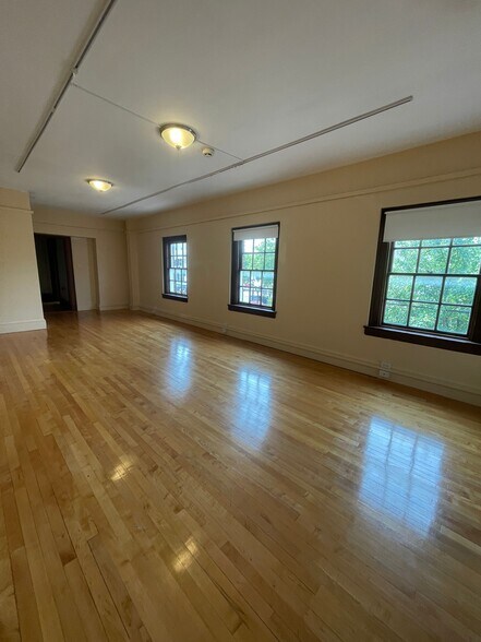 More Photos Of 200 N Braddock St, Winchester Freestanding For Lease