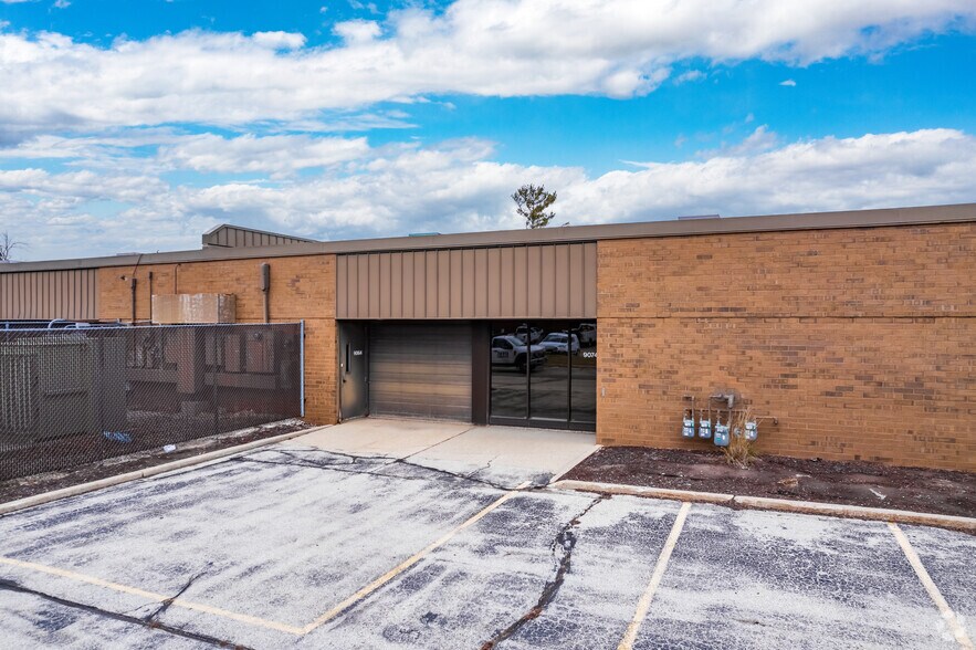 More Photos Of 9050-9088 N Deerbrook Trl, Brown Deer Flex For Sale