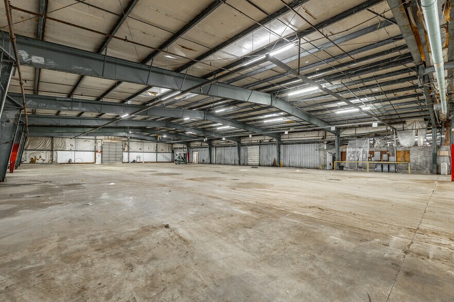 More Photos Of 1318 Underwood St, Dalton Warehouse For Lease
