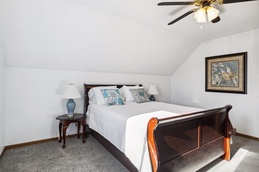 More Photos Of 613 E La Salle Ave, Barron Restaurant For Sale