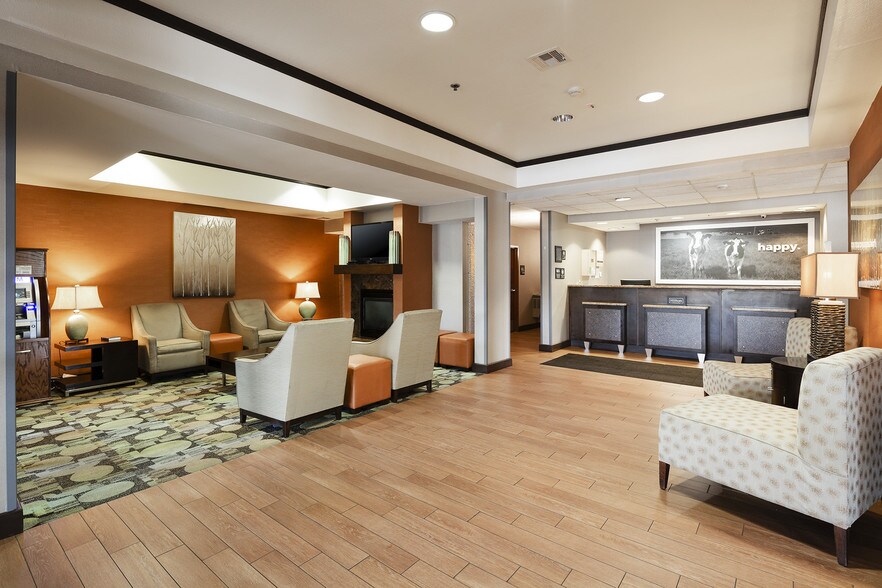 More Photos Of 7852 W Parkway Blvd, Tulsa Hotel For Sale