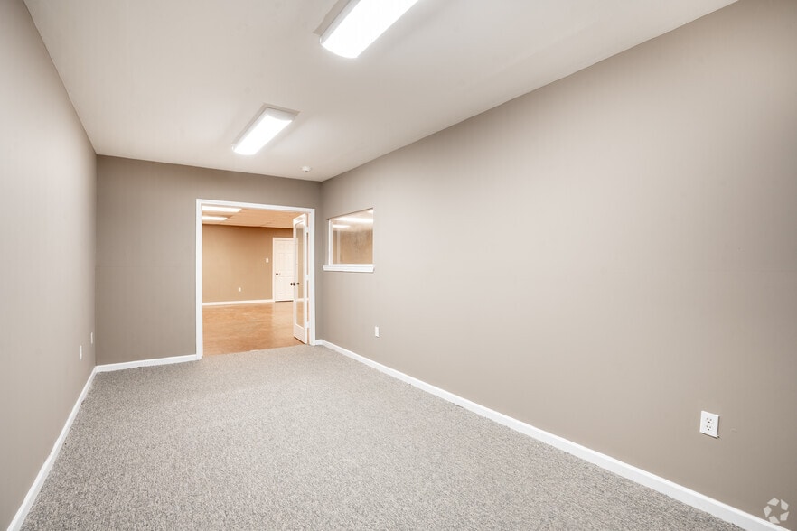 More Photos Of 1646 Blaisdale Rd, Richmond Warehouse For Lease