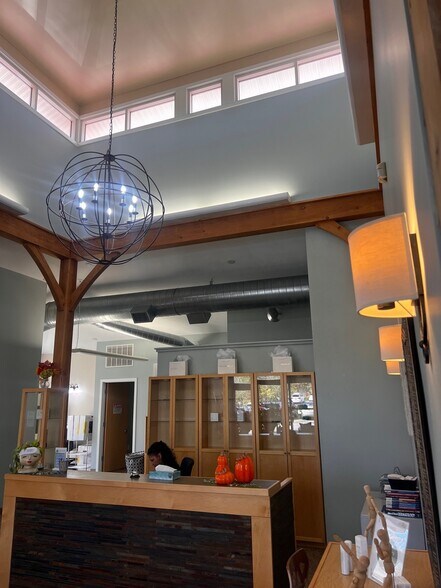 More Photos Of 6250 Jupiter Ave NE, Belmont Office For Lease