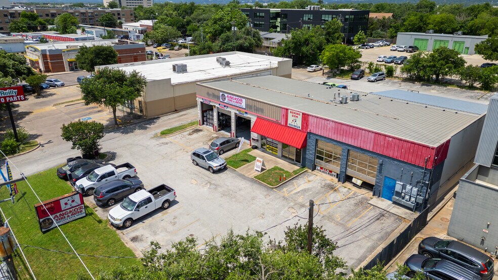 More Photos Of 5528 N Lamar Blvd, Austin Auto Repair For Lease