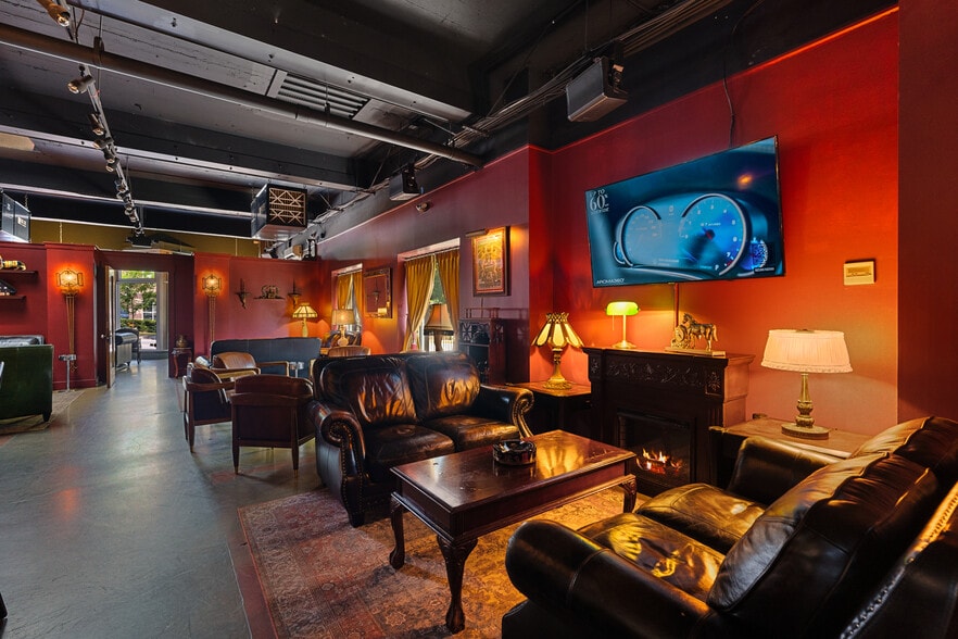 More Photos Of 81 Coxe Ave, Asheville Storefront Retail Office For Lease