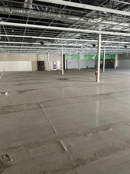 More Photos Of 18-20 Crystal Ave, Derry Drugstore For Lease