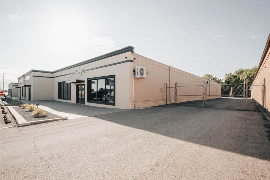 More Photos Of 8532-8548 E 41st St, Tulsa Freestanding For Lease