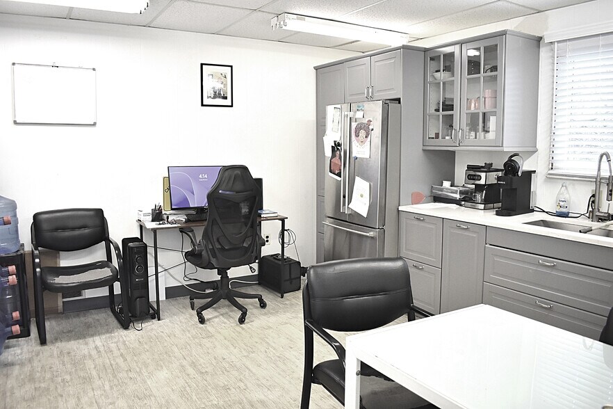 More Photos Of 1333 W Outer 21 Rd, Arnold Medical For Sale