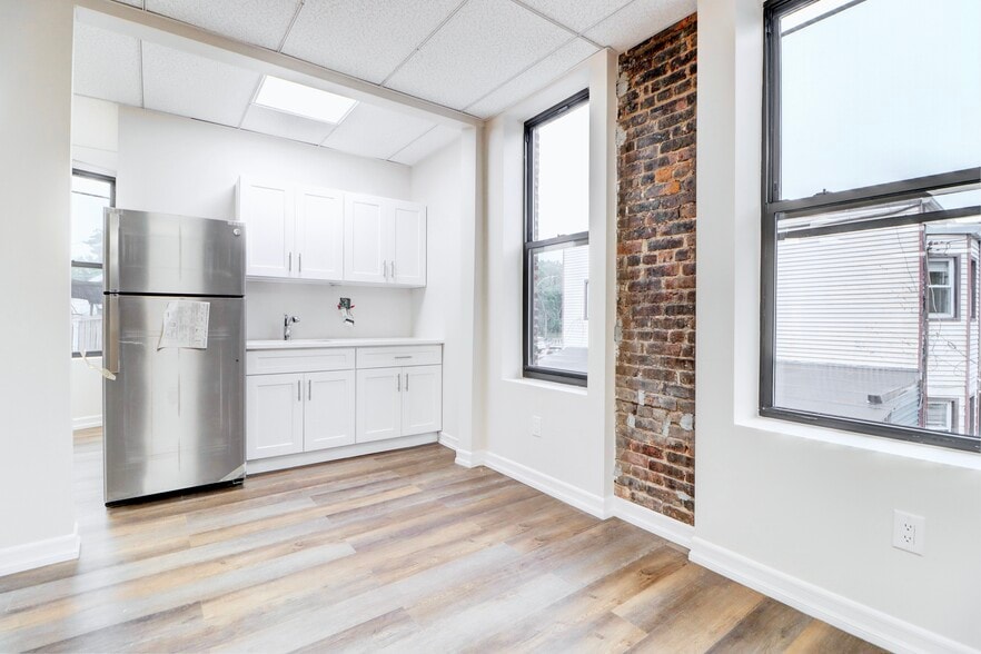 More Photos Of 7416 Cypress Hills St, Glendale Manufacturing For Sale