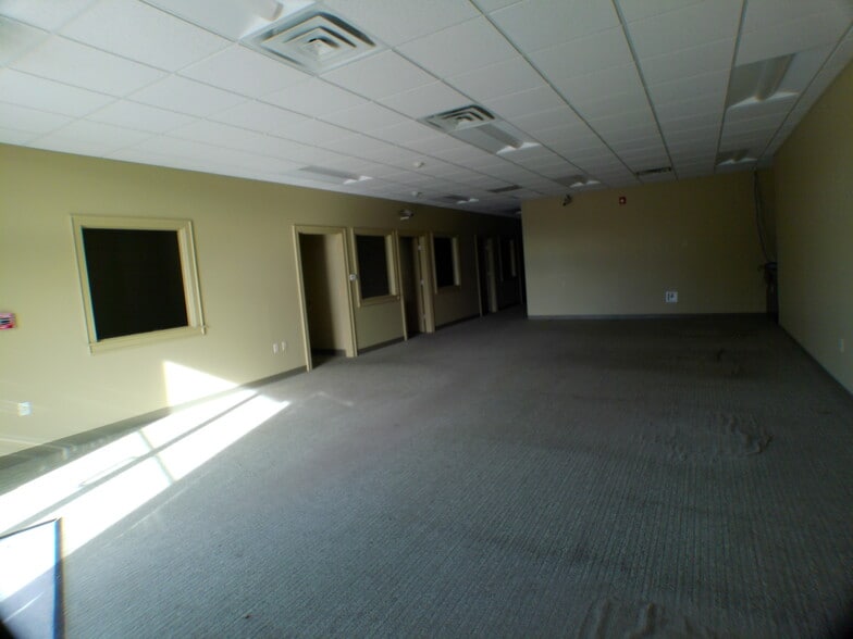 More Photos Of 3887 N Crossover Rd, Fayetteville Office For Lease