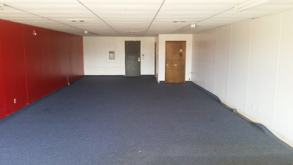 More Photos Of 3018-3030 Epperly Dr, Oklahoma City General Retail For Lease