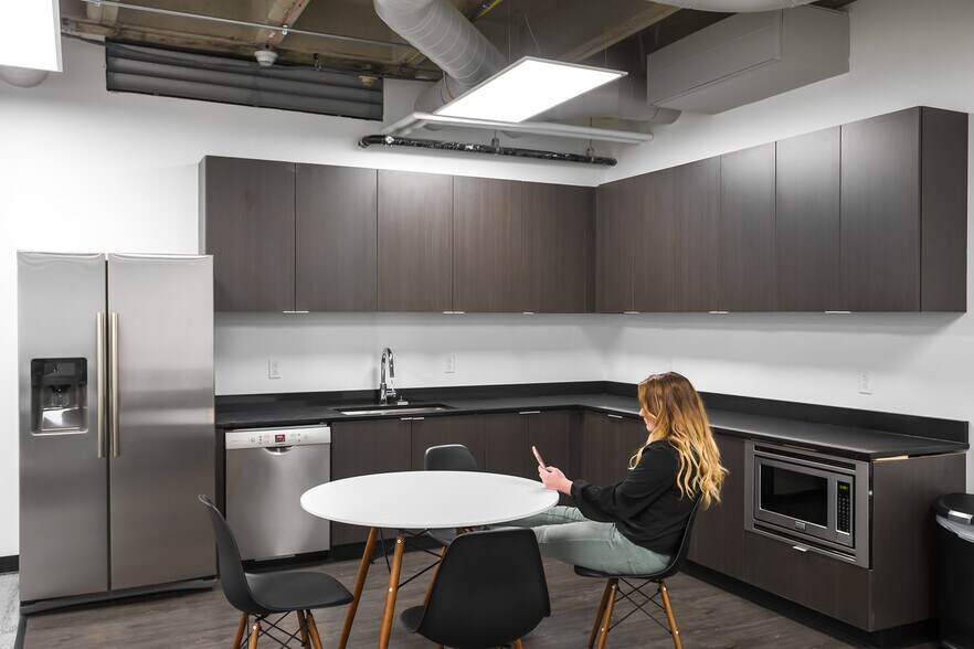 More Photos Of 501 Union St, Nashville Office For Lease