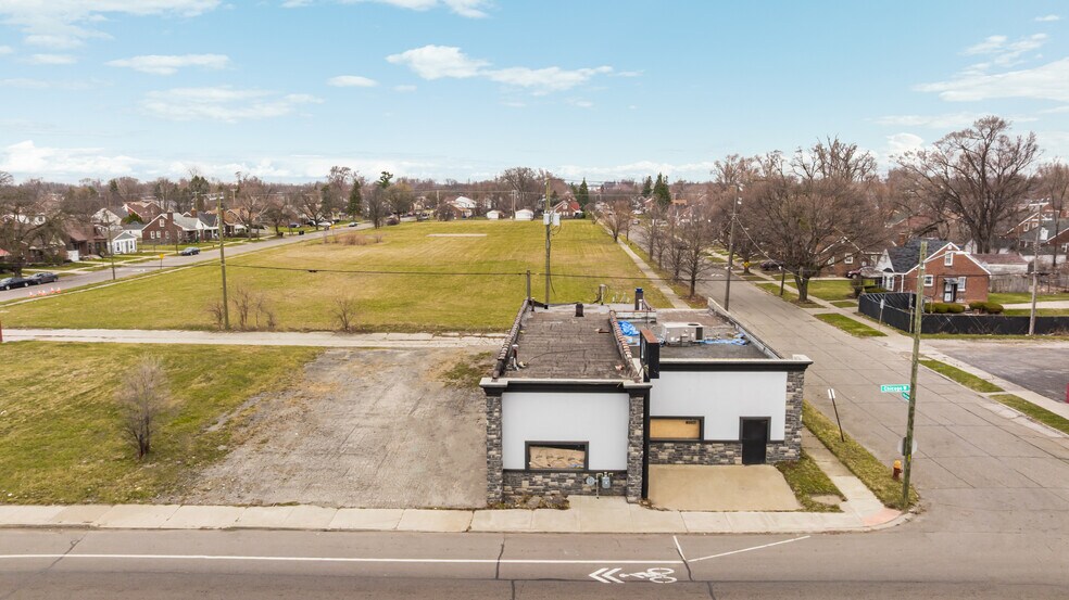 More Photos Of 14700 W Chicago St, Detroit Freestanding For Sale