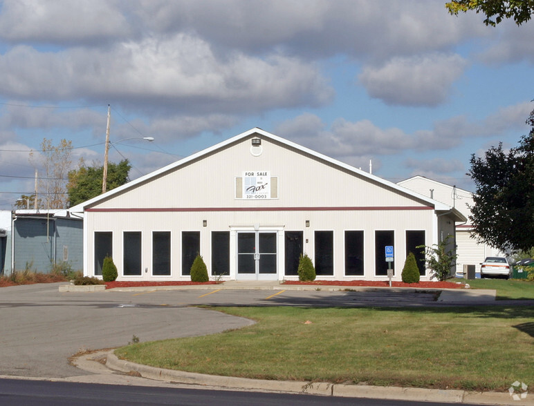 Primary Photo Of 4600 N Grand River Ave, Lansing Showroom For Lease