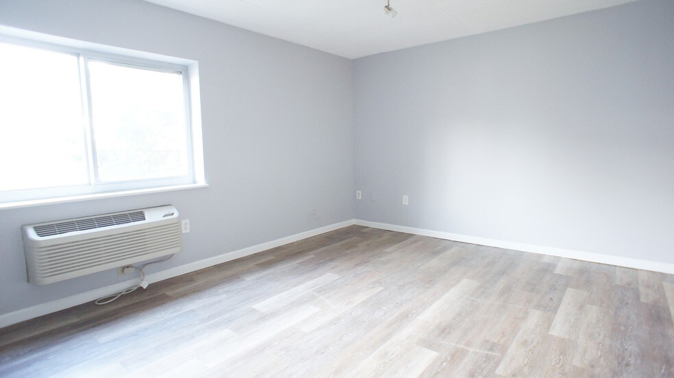 More Photos Of 9 Mott Ave, Norwalk Office For Lease