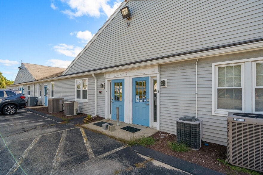 More Photos Of 4-6 Barlows Landing Rd, Pocasset Storefront Retail Office For Sale