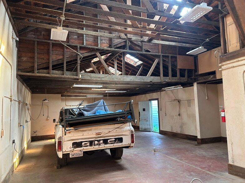 More Photos Of 1155 32nd St, Oakland Industrial For Sale