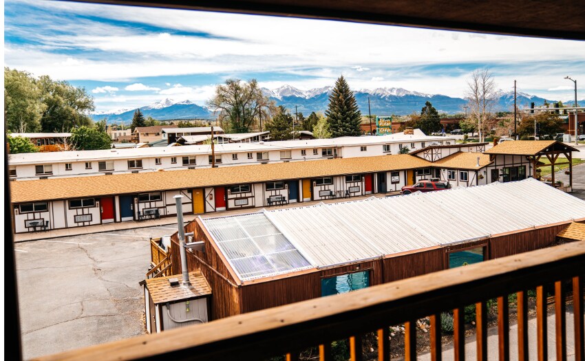 More Photos Of 525 W Rainbow Blvd, Salida Hotel For Sale