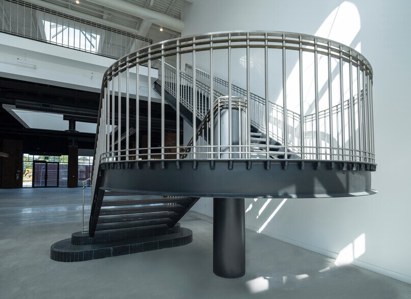 More Photos Of 2650 St Clair Av W, Toronto Freestanding For Sale