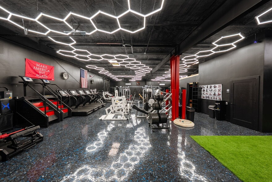 More Photos Of 501 Interstate Ct, Sarasota Warehouse For Sale