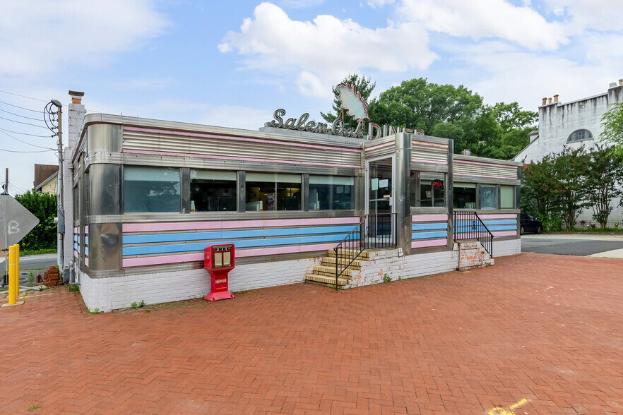 More Photos Of 113 W Broadway, Salem Restaurant For Sale