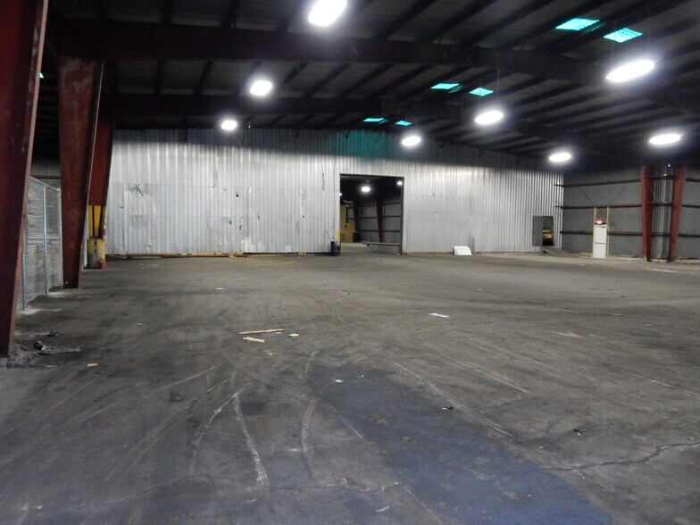 More Photos Of 945 King St, Fairmont Warehouse For Lease