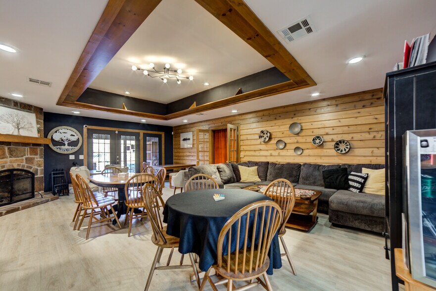 More Photos Of 446724 E 390 Rd, Langley Hotel For Sale