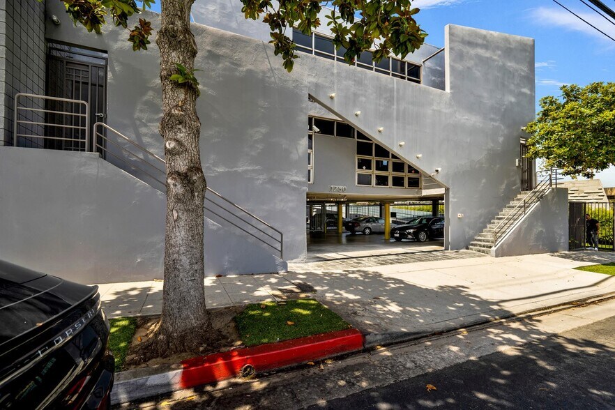 More Photos Of 1750 14th St, Santa Monica Loft Creative Space For Lease