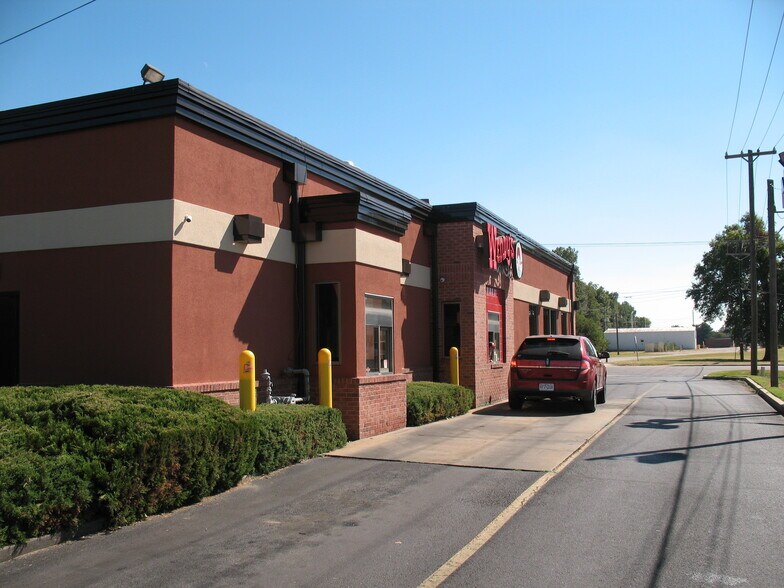 More Photos Of 1320 1st St, Kennett Fast Food For Lease