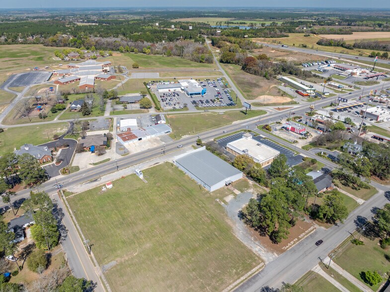 More Photos Of 640 E Washington Ave, Ashburn Freestanding For Sale