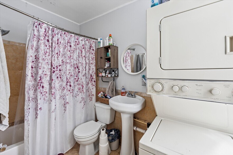 More Photos Of 1353 Christian St, Philadelphia Multifamily For Sale