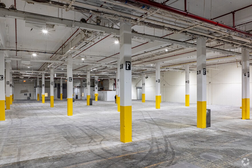 More Photos Of 1 Passaic St, Wood-Ridge Warehouse For Lease