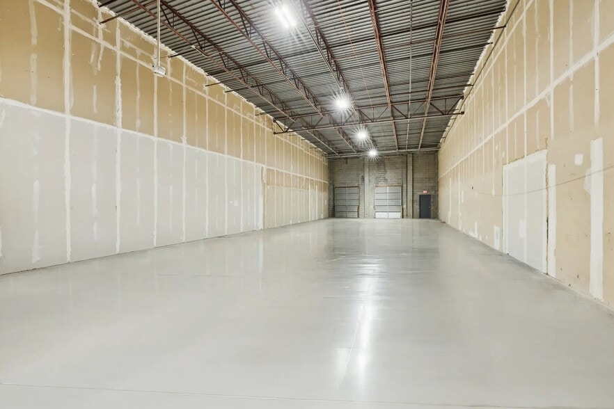 More Photos Of 1665 Lakes Pky, Lawrenceville Distribution For Lease