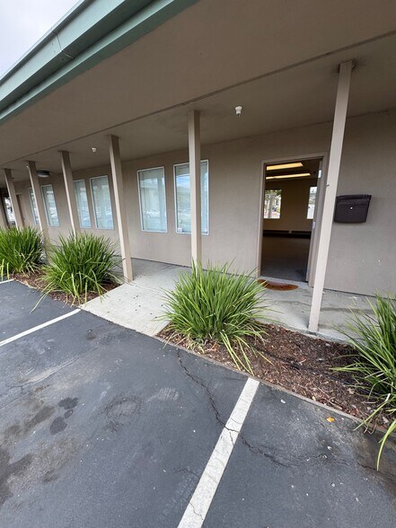 More Photos Of 819 Mitten Rd, Burlingame Office For Lease