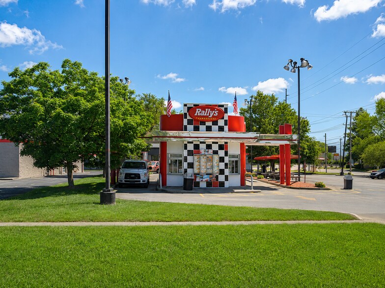 More Photos Of 609 E State St, Fremont Fast Food For Sale