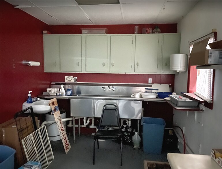 More Photos Of 510 E Main St, Atlanta Convenience Store For Sale
