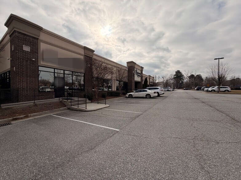 More Photos Of 1380 Eastchester Dr, High Point Medical For Lease