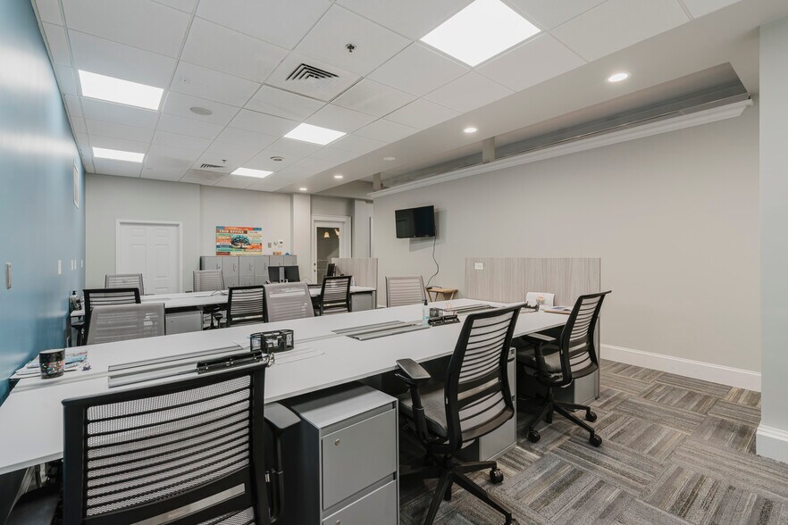 More Photos Of 32-40 Court St, Plymouth Office For Lease