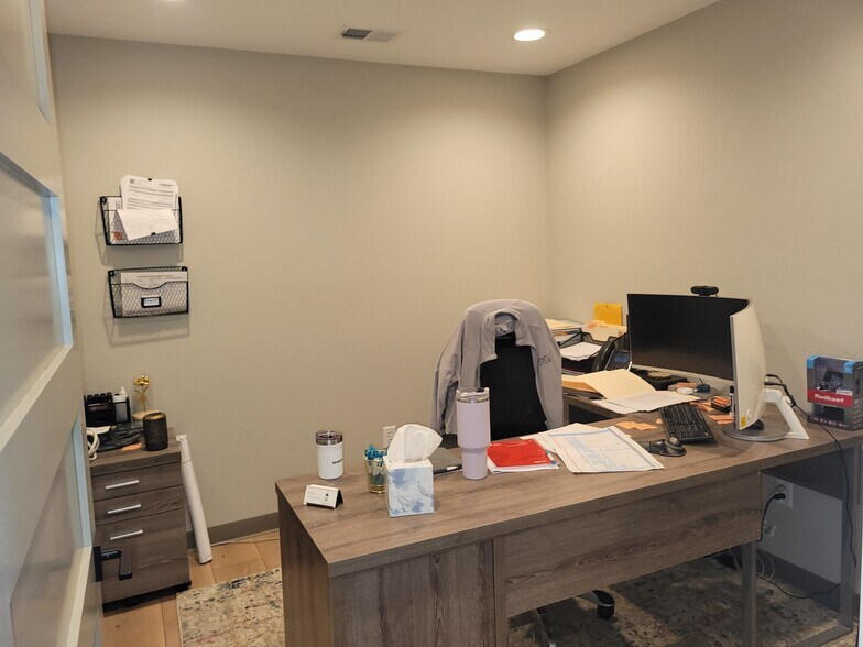 More Photos Of 63 Schinger Ave, Ridgeland Light Distribution For Lease