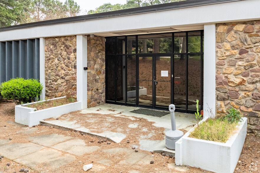 More Photos Of 1955 Montreal Rd, Tucker Warehouse For Sale