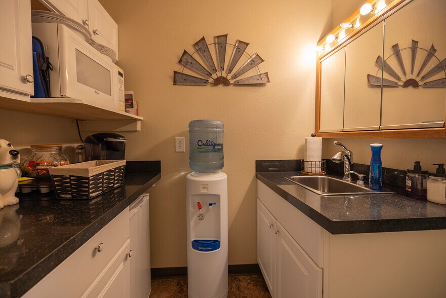 More Photos Of 509 S 4th Ave, Brighton Office For Sale